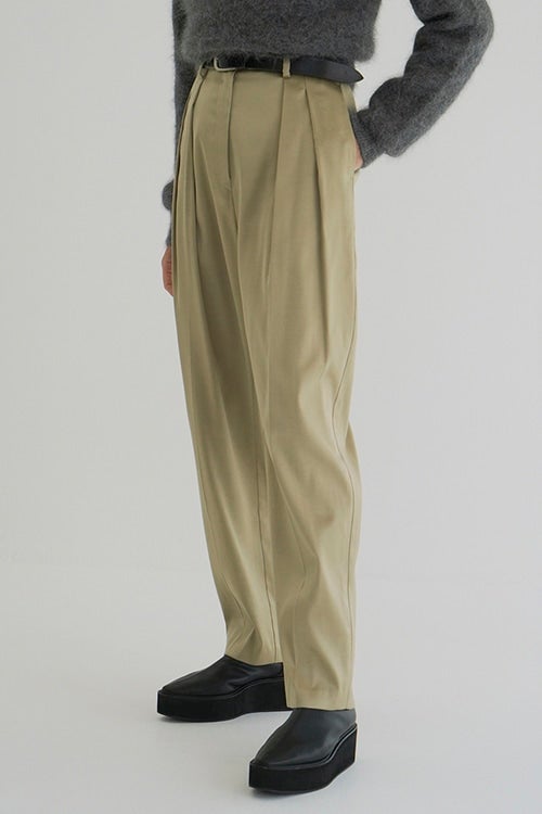 BRIGHT TWILL IN TUCK PANTS