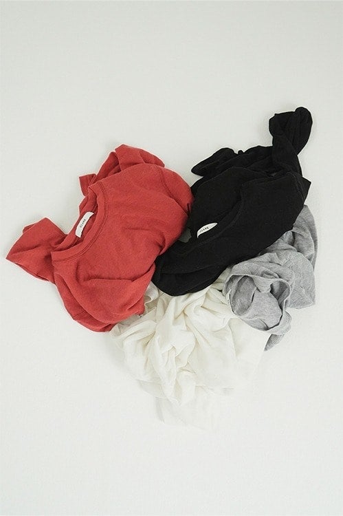 COMFORTABLE CREW TOPS