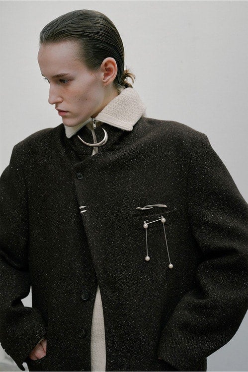 ROUND SLEEVE BROOCH JACKET