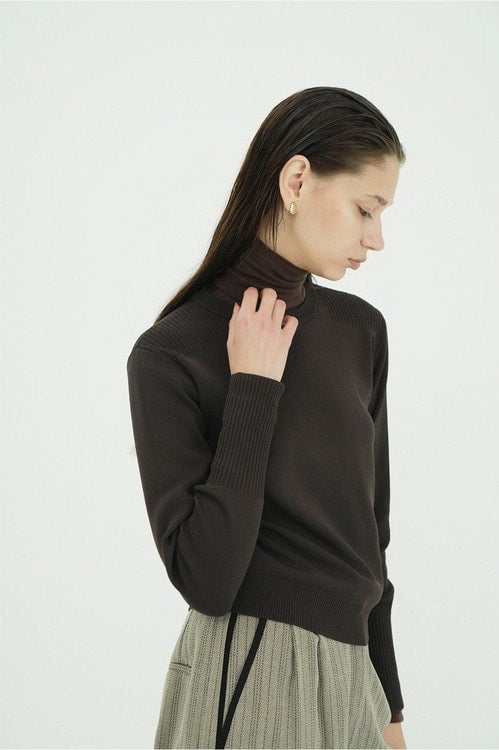 BASIC COMPACT KNIT TOPS