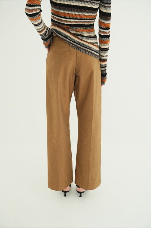 LOW WAIST TUCK STRAIGHT PANTS