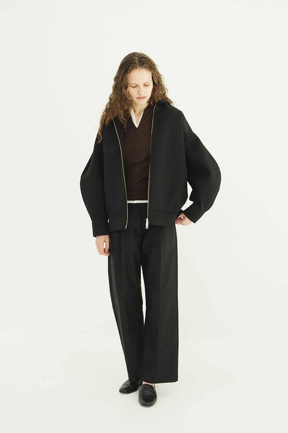 LOW WAIST TUCK STRAIGHT PANTS｜SKIRT / PANTS(スカート/パンツ
