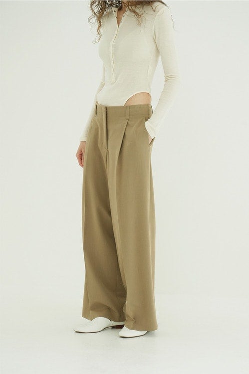 LOW WAIST TUCKED LOOSE SLACKS