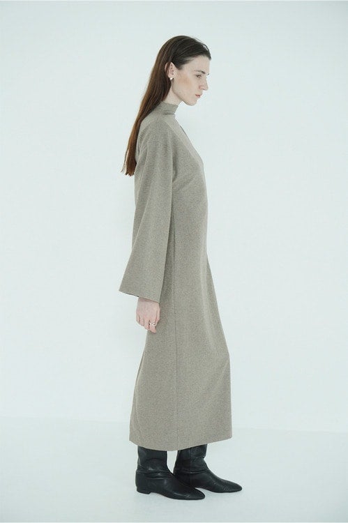 KIMONO SLEEVE STRAIGHT WOOL ONEPIECE