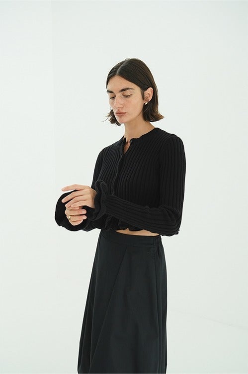 W FACE SHORT FRILLED KNIT TOPS