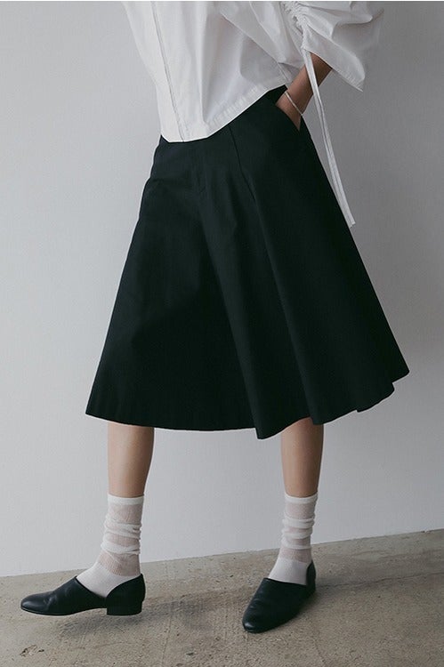 FLARED HALF PANTS
