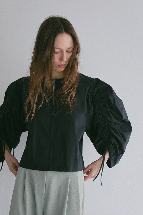 DRAWSTRING SLEEVE SHORT BLOUSE