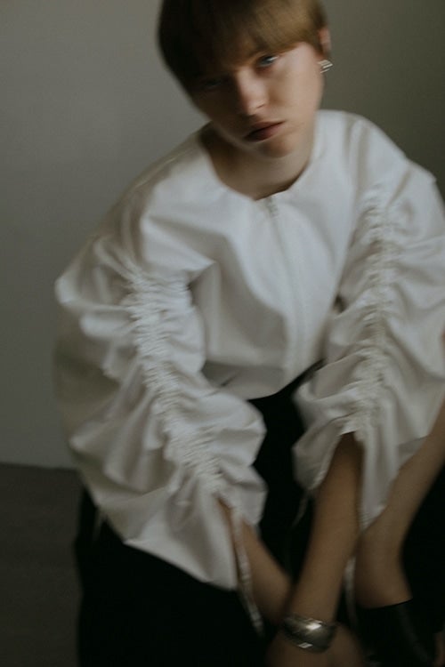 DRAWSTRING SLEEVE SHORT BLOUSE