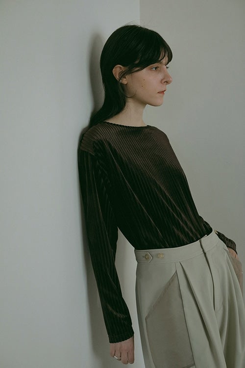 CUT OUT VELOR TOPS