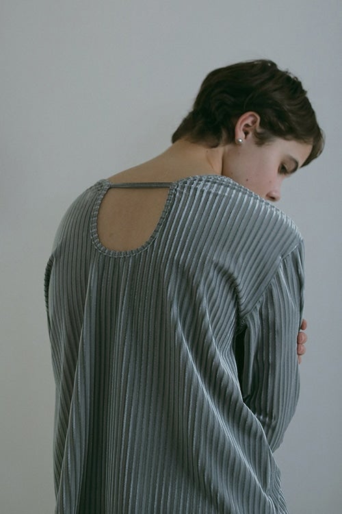 CUT OUT VELOR TOPS