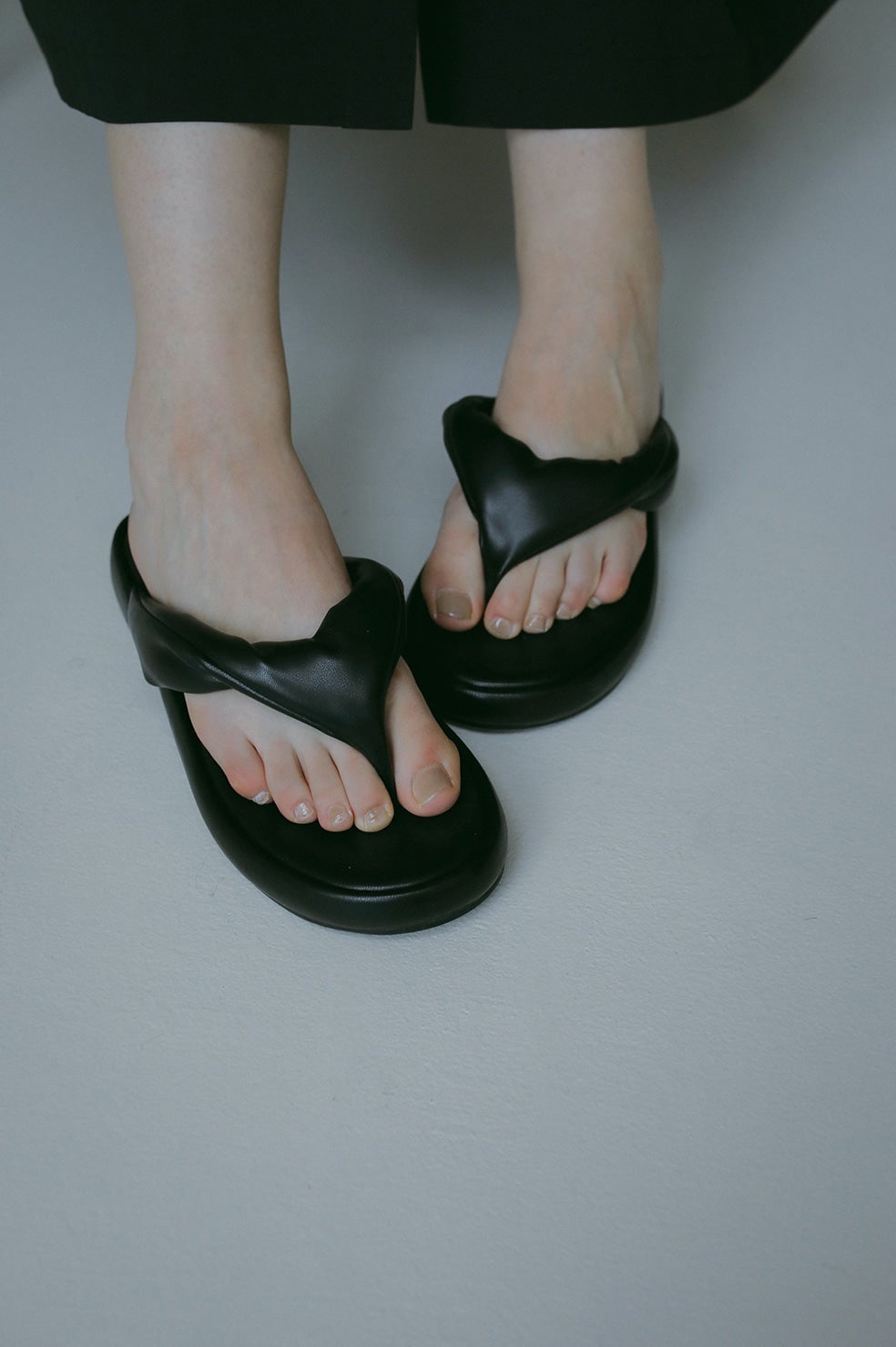 PADDED TWIST SANDAL