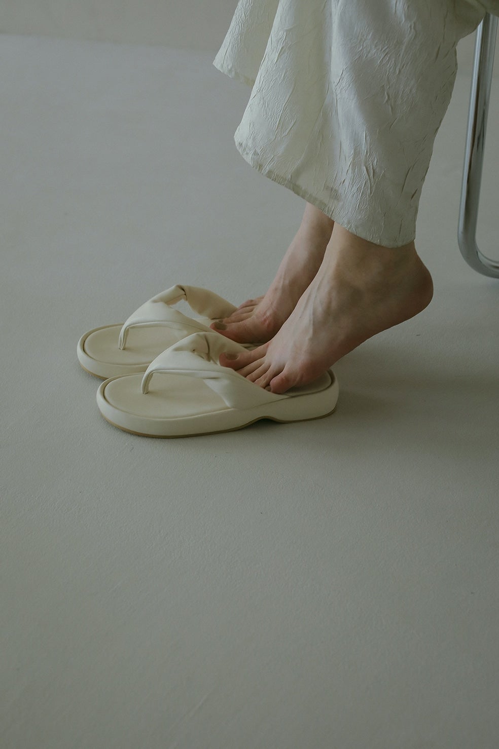 PADDED TWIST SANDAL