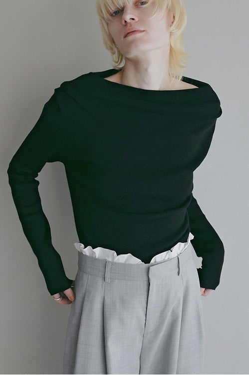 ASYMMETRY DRAPE NECK KNIT