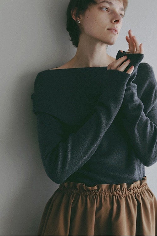 ASYMMETRY DRAPE NECK KNIT