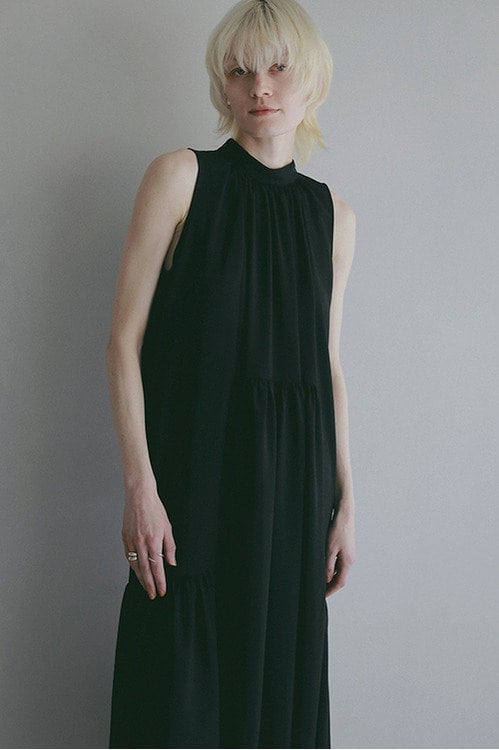 SLEEVELESS GATHERED ONE PIECE