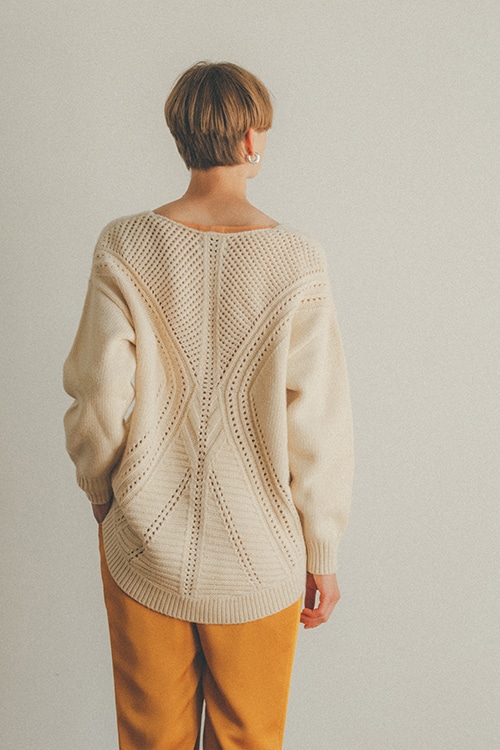 BACK OPEN CABLE V NECK KNIT TOPS