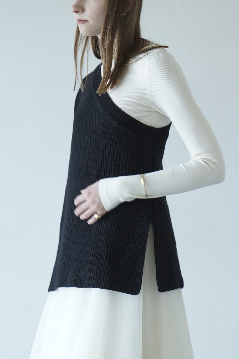 絶対見逃せない Clane ONE SHOULDER LOOSE KNIT TOPS 完売 - トップス