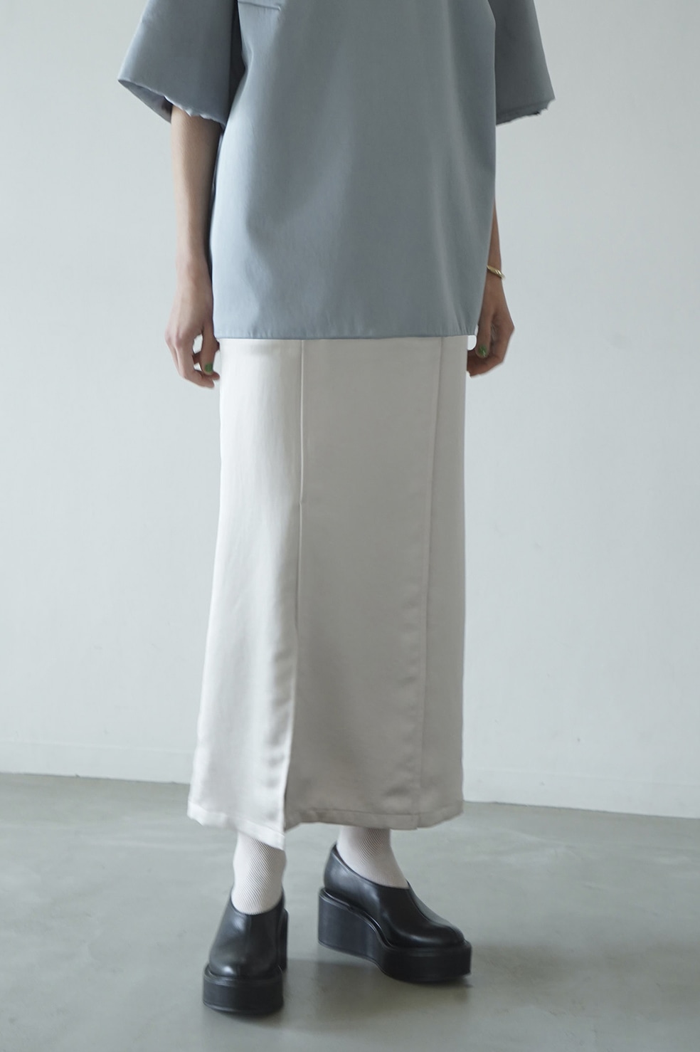 新品 2023AW クラネ CLANE SATIN SLIT SKIRT-