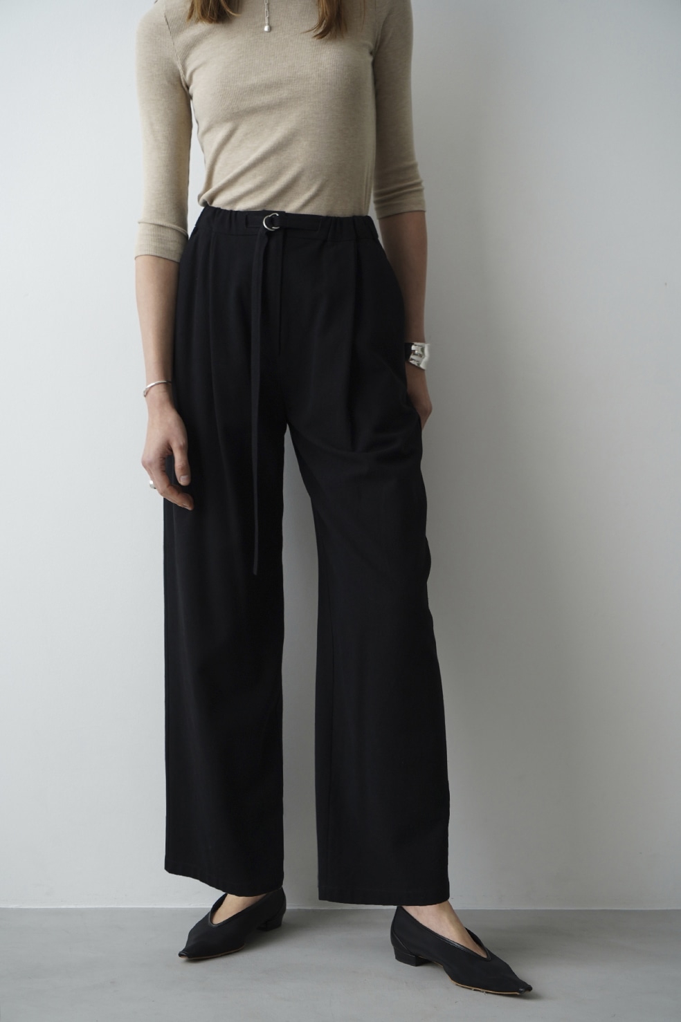 CLANE BELTED LOOSE STRAIGHT PANTSパンツ