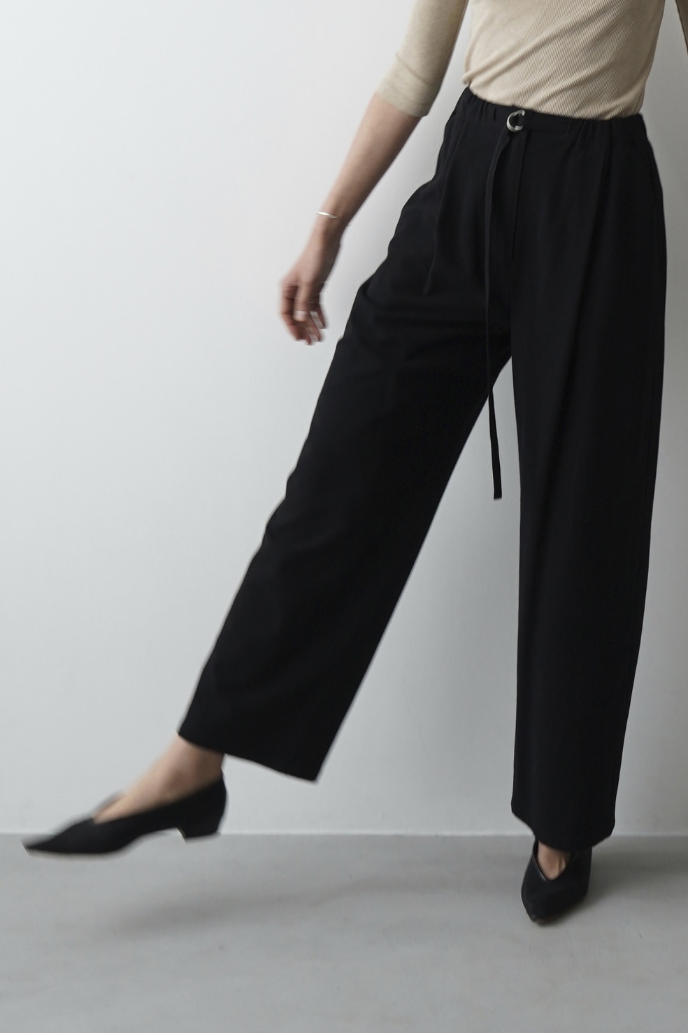 CLANE BELTED LOOSE STRAIGHT PANTSパンツ