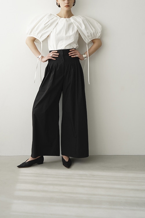 TUCK DESIGN WIDE PANTS