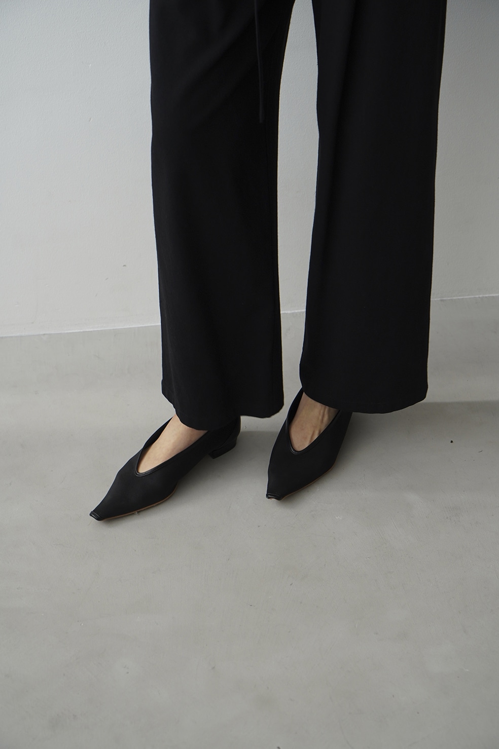 送料無料/プレゼント付♪ 期間限定値下げclane SHEER FLAT PUMPS