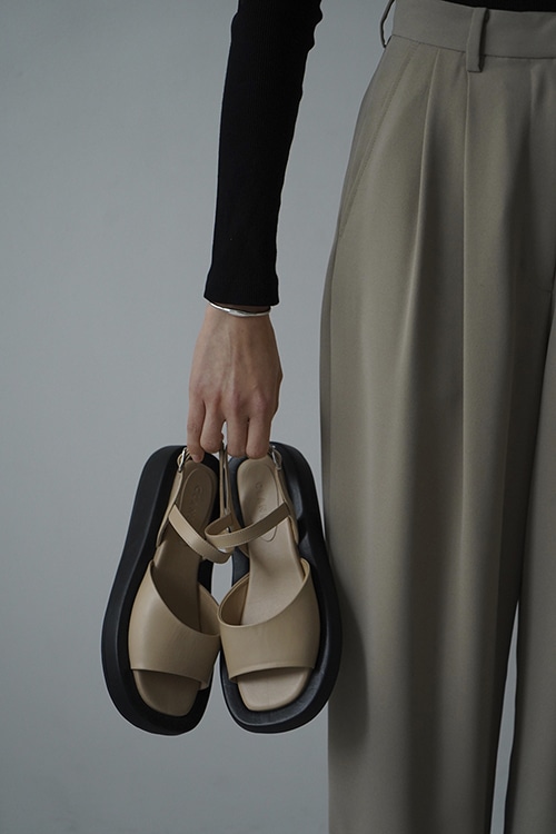 EDGE SOLE CURVE SANDALS