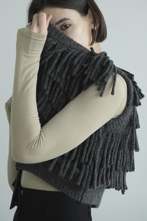 W FACE FRINGE KNIT VEST