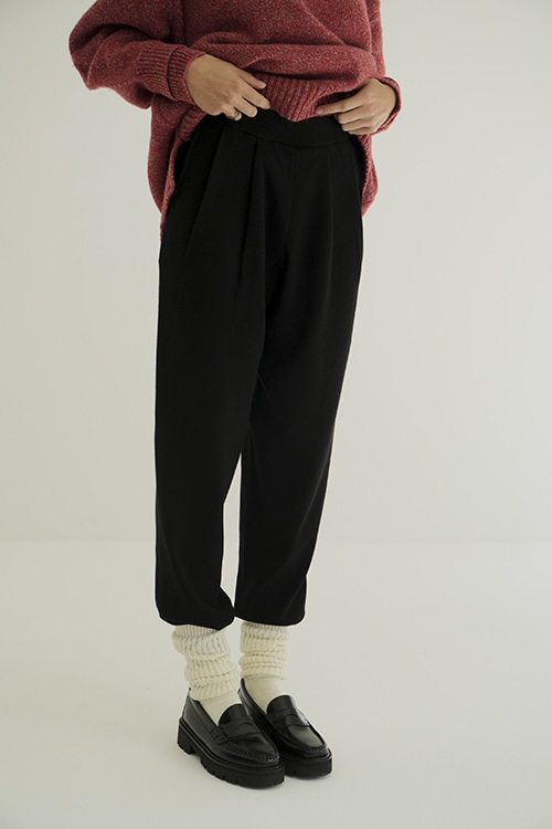 TWO TUCK KNIT TAPERED PANTS