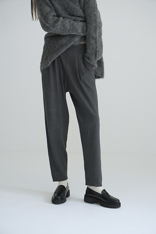 TWO TUCK KNIT TAPERED PANTS