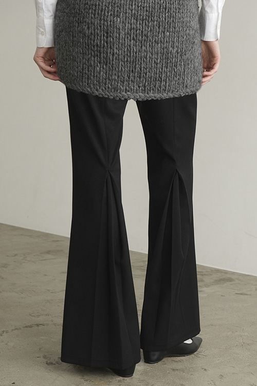 BACK PLEATS FLARE PANTS