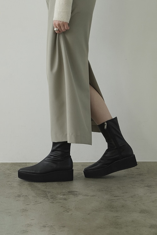 VOLUME SOLE BOOTS