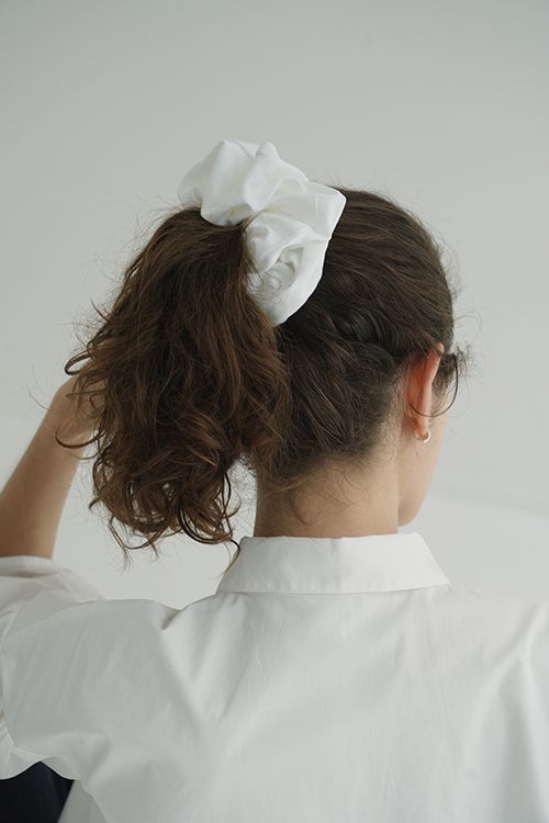 LOGO SCRUNCHIE