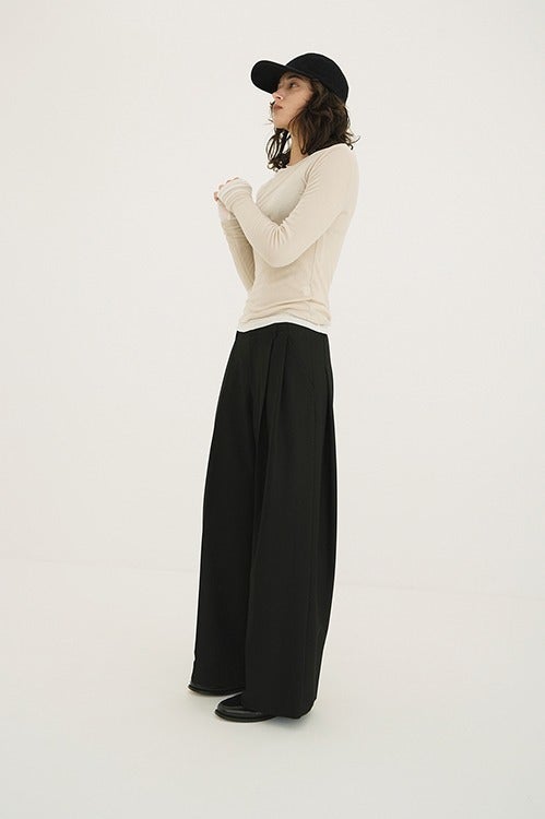 TUCK WIDE PANTS