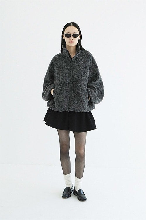 LOW WAIST TUCK SHORT PANTS