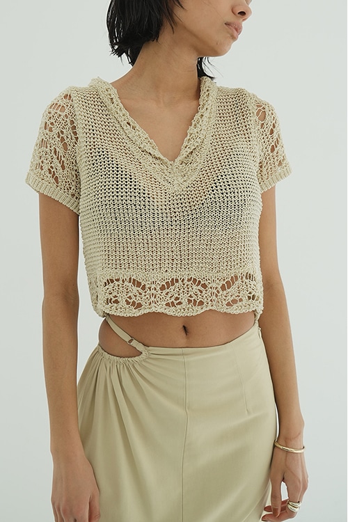 CLANE（クラネ）の「CLANE/クラネ/CROPPED V NECK KNIT TOPS
