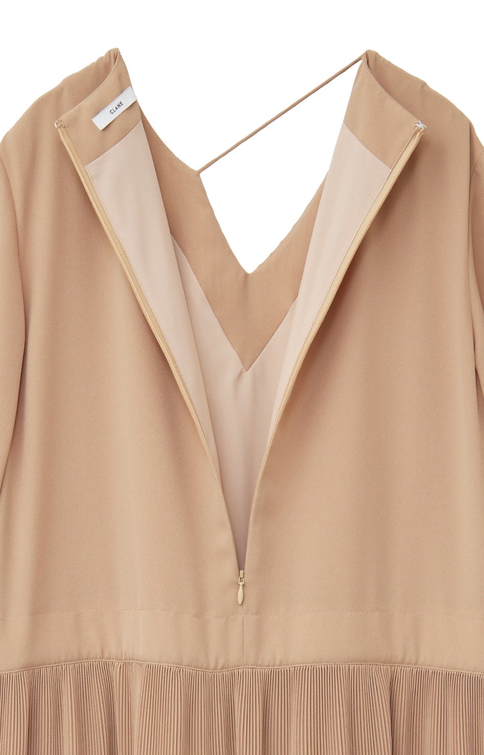 ワンピース CLANE SLANT PINTUCK LOOSE ONEPIECE セール】SLANT PINTUCK LOOSE ONEPIECE（ワンピース）｜CLANE