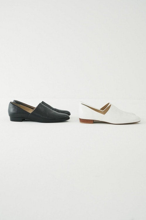 SIDE CUT STACKED FLAT SHOES
