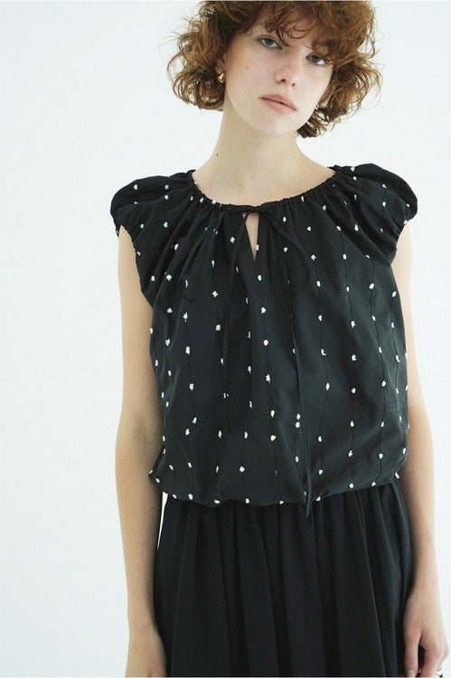 W FACE DOT SLEEVELESS RIBBON TOPS