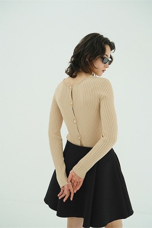 W FACE GOLD BUTTON KNIT TOPS