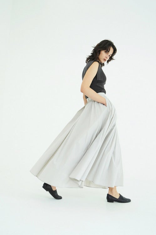 VOLUME FLARE AIRY SKIRT
