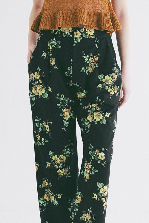 FLOWER TUCK PANTS