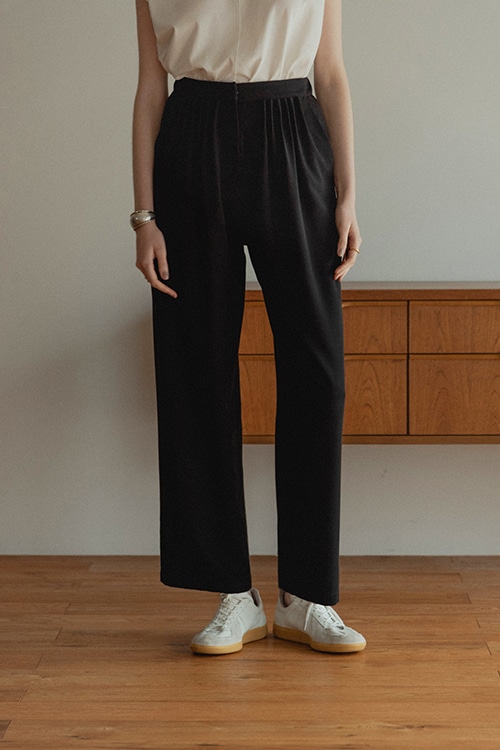 PINCH TUCK STRAIGHT PANTS