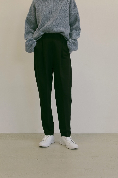 COCOON TUCK TAPERED PANTS