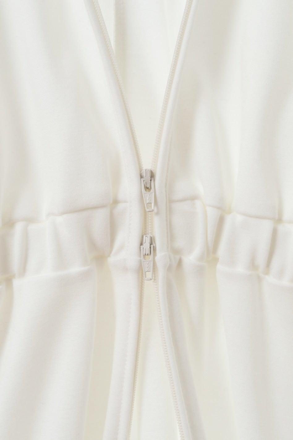 V NECK FRONT ZIP ONE PIECE｜DRESS(ドレス)｜MANOF OFFICIAL ONLINE STORE