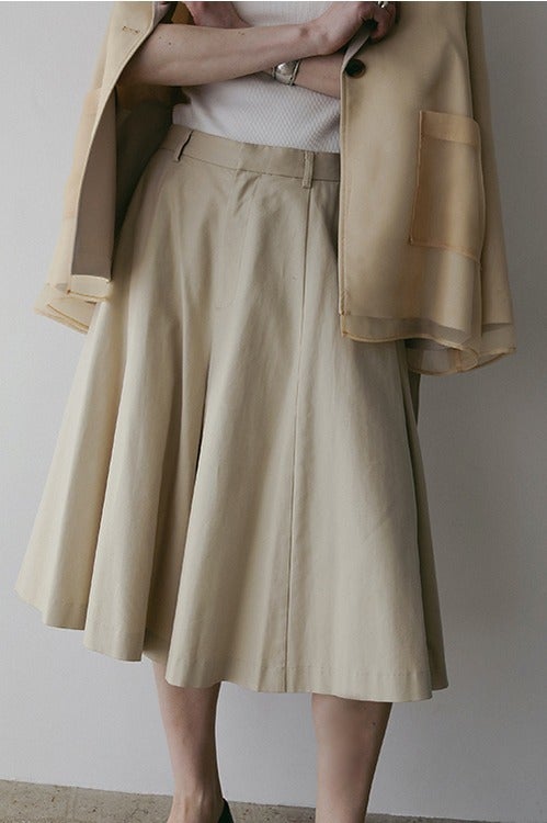 FLARED HALF PANTS