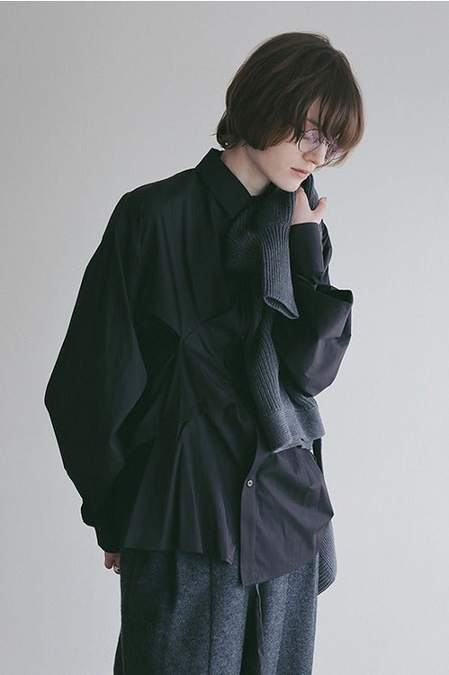 RANDOM TUCK SHIRT