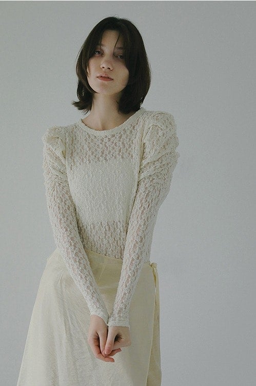 GATHERED SLEEVES LACE CUT TOPS
