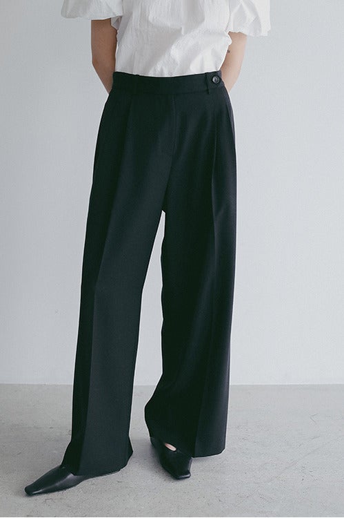 TUCK WIDE PANTS