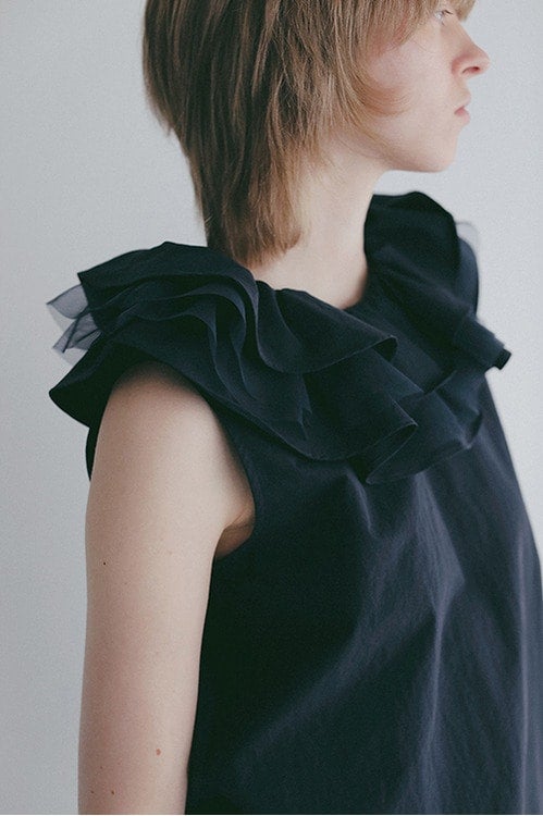 RUFFLE COLLAR BLOUSE